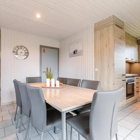 Casa de Férias Excellent Family Holiday Home In Middelkerke With Large Garden And Playground On The Domain *