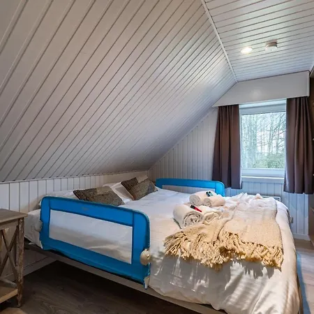 Casa de Férias Excellent Family Holiday Home In Middelkerke With Large Garden And Playground On The Domain *